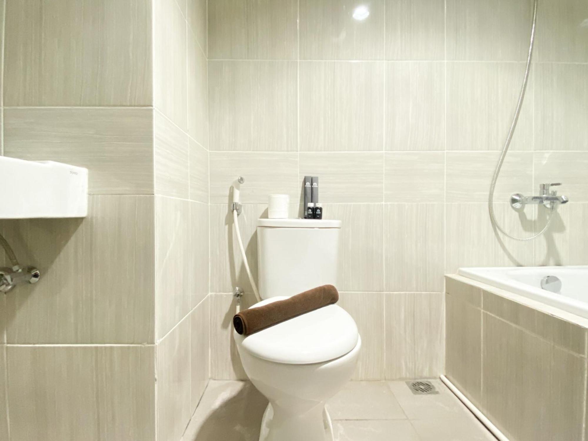 Apartemen Modern Look And Comfy 2br Vasanta Innopark By Travelio Bekasi