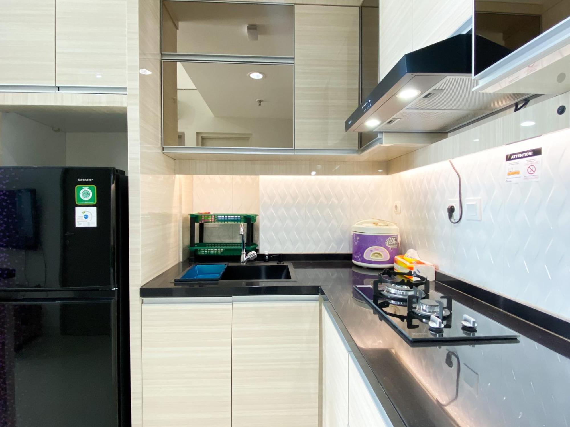 Modern Look And Comfy 2br Vasanta Innopark By Travelio Apartemen *